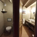 Des Lits Sur La Place B&B Hérépian