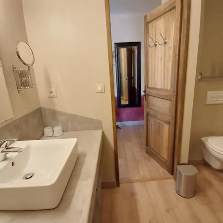 فندق مبيت وإفطار Des Lits Sur La Place 4*