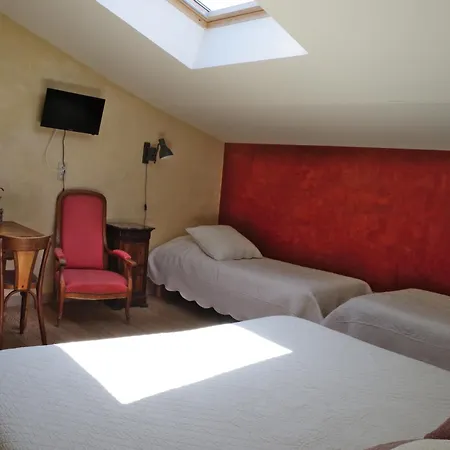 Des Lits Sur La Place فندق مبيت وإفطار 4*