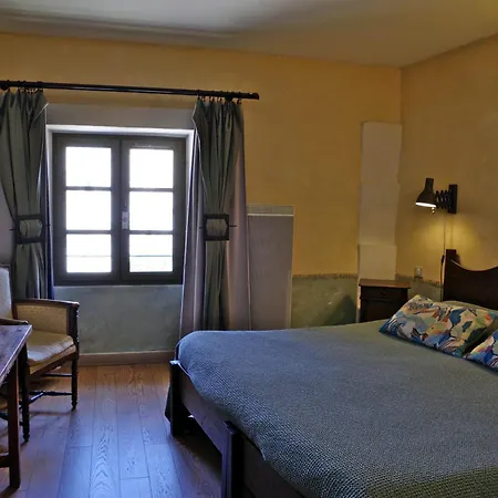 B&B Des Lits Sur La Place Hérépian