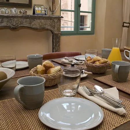 Des Lits Sur La Place Hérépian