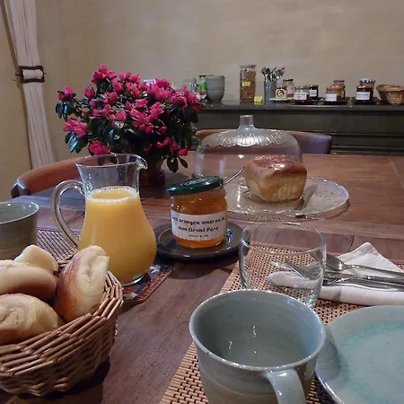 Des Lits Sur La Place Hérépian