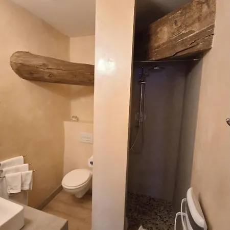 Des Lits Sur La Place Hérépian